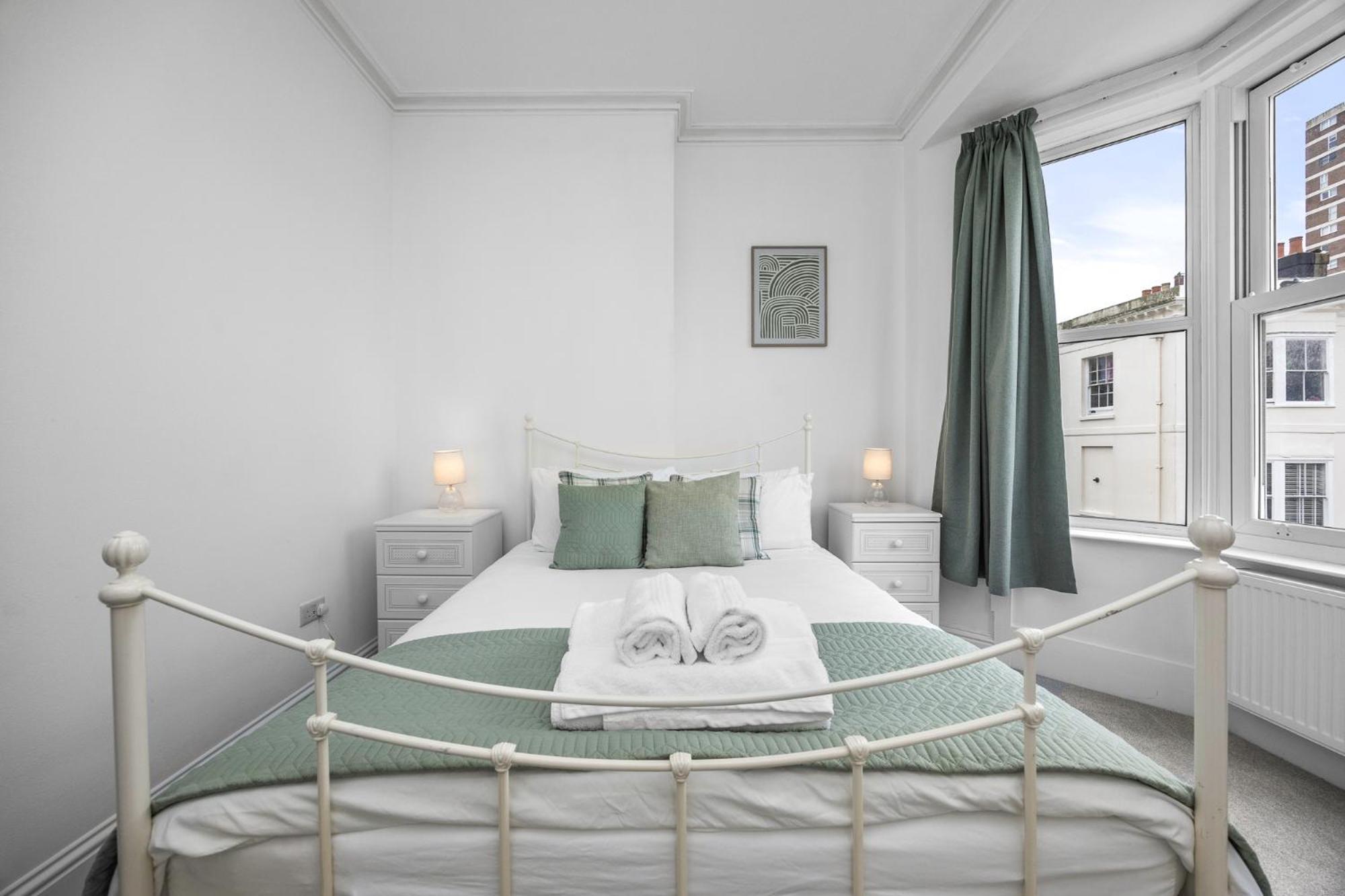 Appartement 2 Bedroom Flat - With King Sized Beds, Netflix And Sky - Perfect For Contractors, Vacation Guests Or Those Relocating *