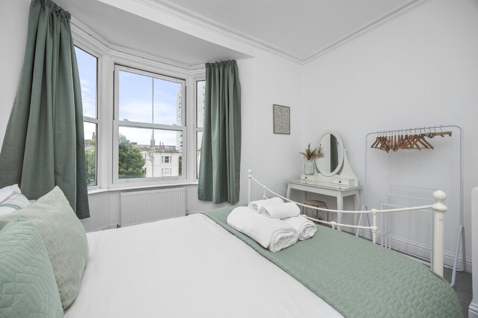 2 Bedroom Flat - With King Sized Beds, Netflix And Sky - Perfect For Contractors, Vacation Guests Or Those Relocating Appartement
